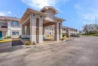 Quality Inn & Suites West Omaha - NE Linclon