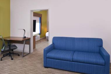 Holiday Inn Express & Suites - Omaha - 120th and Maple an IHG Hotel