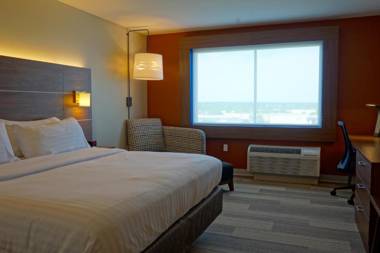 Holiday Inn Express & Suites Omaha - Millard Area an IHG Hotel