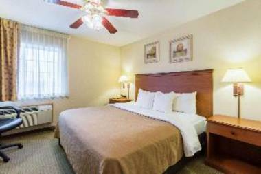 Econo Lodge Inn & Suites West