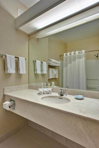 Holiday Inn Express Hotel and Suites - Henderson an IHG Hotel