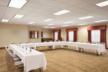 Country Inn & Suites by Radisson Manchester Airport NH