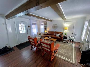 Cozy Chic Downtown Franconia Apartment small town feel close to tons of area attractions