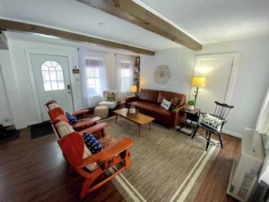 Cozy Chic Downtown Franconia Apartment small town feel close to tons of area attractions