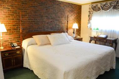 Lamie's Inn & The Old Salt Tavern