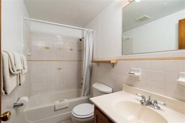 Covered Bridge River View Lodge