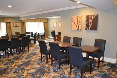 Holiday Inn Express and Suites Merrimack an IHG Hotel