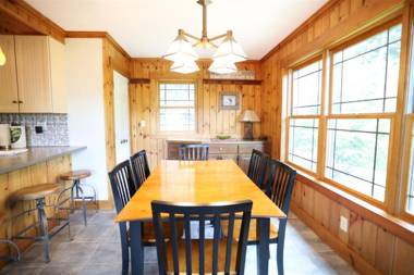 Private Pet Friendly 4 Bedroom Deluxe Vacation Home Close to Waterville Valley Resort!