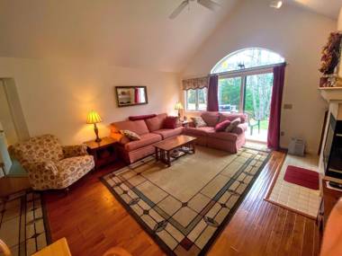 F9 Fairway Village home on the Mt Washington golf course - in the heart of Bretton Woods