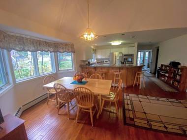 F9 Fairway Village home on the Mt Washington golf course - in the heart of Bretton Woods
