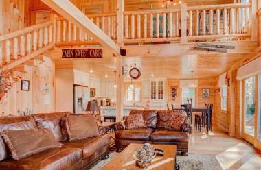 OE Beautiful modern log home on 17 acres private views fire pit Ping Pong AC