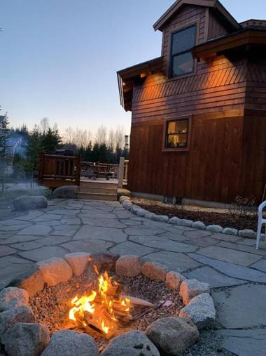 OR Luxury 'yurt-like' home in Bretton Woods with private beach firepit AC fishing and trails