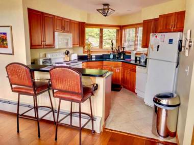 C3 Crawford Ridge Townhome with Mt Washington views - just a short walk from ski lodge and slopes