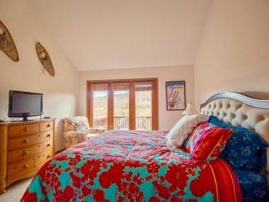 C3 Crawford Ridge Townhome with Mt Washington views - just a short walk from ski lodge and slopes