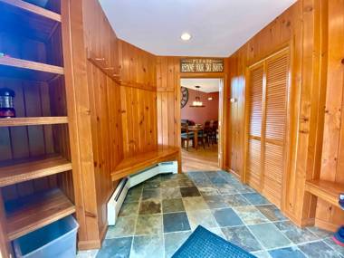 C4 Beautiful homey slopeside townhouse for your family getaway in the heart of the White Mountains!