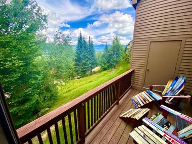 C4 Beautiful homey slopeside townhouse for your family getaway in the heart of the White Mountains!