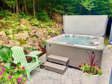 E5 Beautiful Bretton Woods slopeside home amazing views of Mount Washington Hot Tub AC