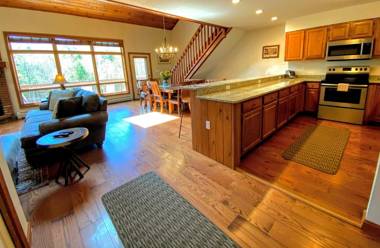 W7 Fully Renovated Townhouse in Bretton Woods with fantastic ski slope views fast WiFi