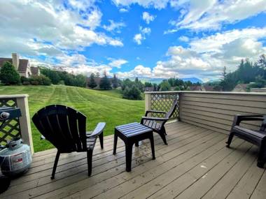 F4 Warm Fairway Village Townhome mountain views and large lawn So much to do