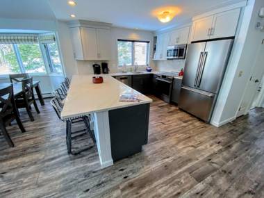 F7 Comfortable golf course townhouse within walking distance of Mount Washington Hotel