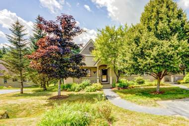 F8 Luxurious Mt Washington Hotel golf course home Wifi cable air conditioning