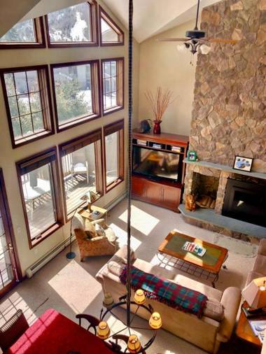 H8 Gorgeous Stone Hill Townhome in the heart of Bretton Woods Great views huge kitchen fireplace