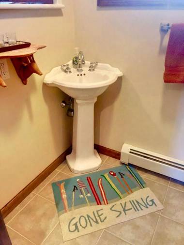 H8 Gorgeous Stone Hill Townhome in the heart of Bretton Woods Great views huge kitchen fireplace