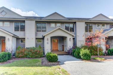 H4 Ski Slope Views! Bretton Woods condo with easy access to Mt Washington Skiing White Mountains!