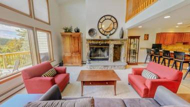 H5 Luxurious StoneHill Townhome with magnificent ski slopes view hot tub!