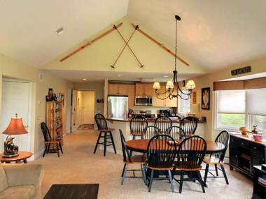 F5 Renovated home on golf course in Bretton Woods AC