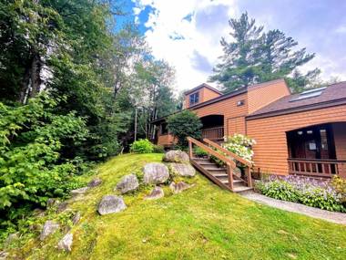 O6 Newly renovated with high class upgrades Great ski access boot warmer ski rack yard AC