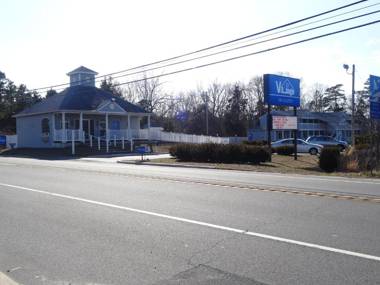 Village Inn & Suites - Smithville