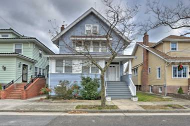 Beautifully Renovated Beach House with Patio!