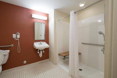 Red Roof Inn & Suites Philadelphia - Bellmawr