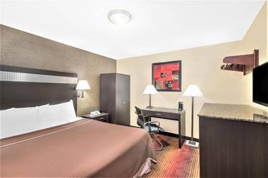 Howard Johnson by Wyndham Clifton NJ