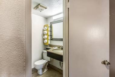 Motel 6-Elizabeth NJ - Newark Liberty Intl Airport