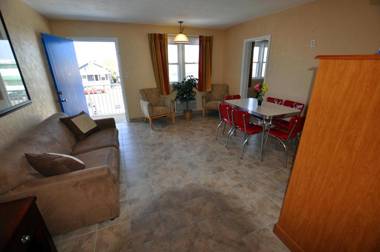 Nantucket Inn & Suites