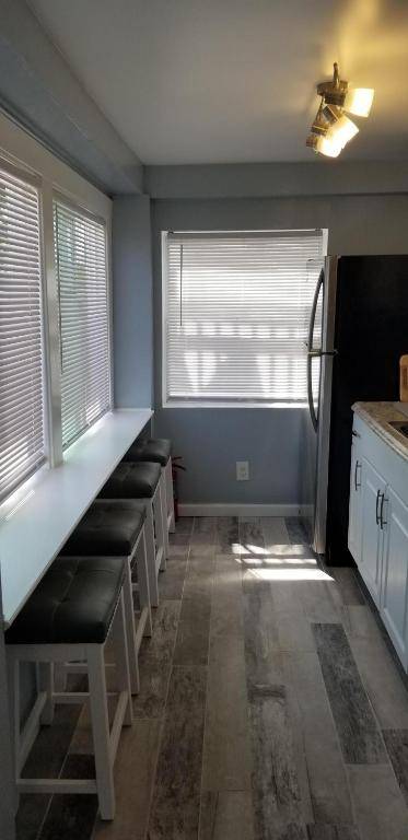 1st floor cottage! One Block to Beach Convention Center and Wildwood Crest!