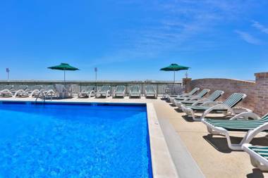 Commander by the Sea Motel