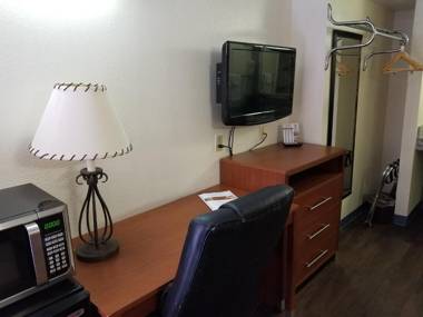 Travelodge by Wyndham Albuquerque West