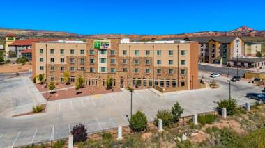 Holiday Inn Express & Suites Gallup East an IHG Hotel