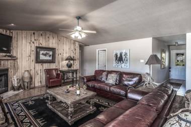 Bogie 5 Bedrooms Pool Table Hot Tub WiFi Sleeps 12