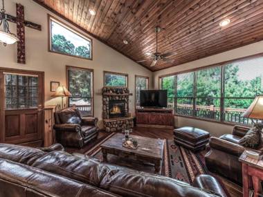 Homer's Hideaway 3 Bedrooms Sleeps 8 Pets Welcome Ping Pong