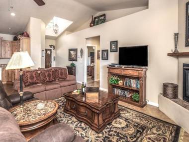 Casa Bien 3 Bedrooms Sleeps 6 Hot Tub Ping Pong Jetted Tub