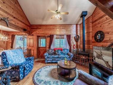 Moose Manor 3 Bedrooms Sleeps 8 Wood Stove Gas Grill WiFi