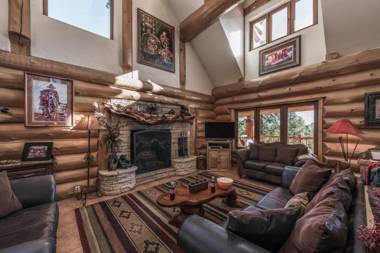 Panther Lodge 3 Bedrooms Sleeps 8 WiFi Jacuzzi Wood Burning Fireplace