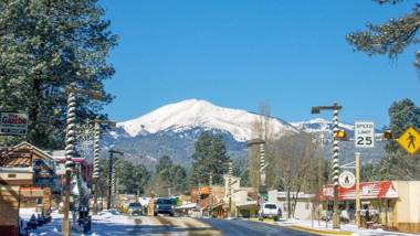 Hughes Cabin at Ruidoso with Forest View