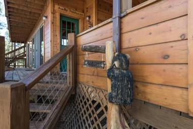 Aurora Montealis 2 Bedrooms Sleeps 4 Mountain Views Fireplace WiFi