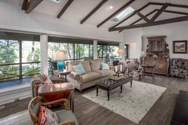 Hill Top Mountain View 4 Bedroom Pets Hot Tub Pool Table Sleeps 10