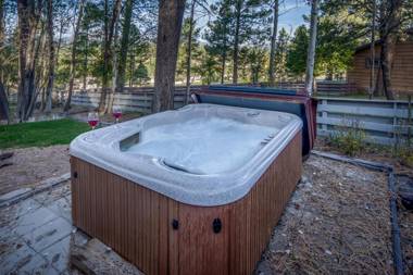 Hill Top Mountain View 4 Bedroom Pets Hot Tub Pool Table Sleeps 10
